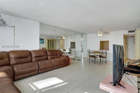 Condominio en alquiler en Fort Lauderdale, Florida, 2 dormitorios, 106.28 m2 № 2154358 - foto 9
