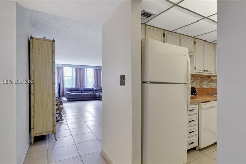 Condominio en alquiler en Fort Lauderdale, Florida, 2 dormitorios, 106.28 m2 № 2154358 - foto 3
