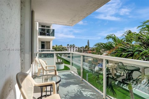 Condominio en alquiler en Fort Lauderdale, Florida, 2 dormitorios, 106.28 m2 № 2154358 - foto 23