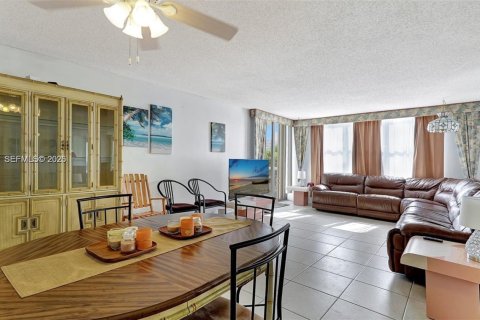 Condominio en alquiler en Fort Lauderdale, Florida, 2 dormitorios, 106.28 m2 № 2154358 - foto 11