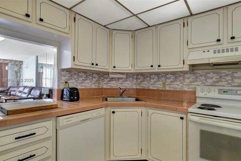 Condominio en alquiler en Fort Lauderdale, Florida, 2 dormitorios, 106.28 m2 № 2154358 - foto 4