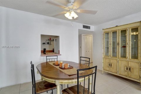 Condominio en alquiler en Fort Lauderdale, Florida, 2 dormitorios, 106.28 m2 № 2154358 - foto 13