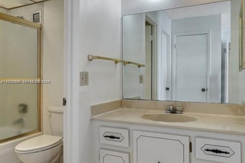 Condominio en alquiler en Fort Lauderdale, Florida, 2 dormitorios, 106.28 m2 № 2154358 - foto 22