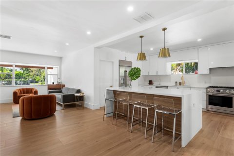 House in Miami, Florida 3 bedrooms, 237.64 sq.m. № 1997534 - photo 19