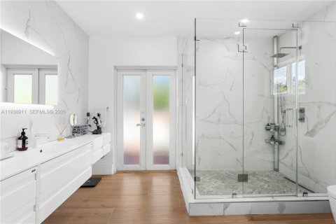 House in Miami, Florida 3 bedrooms, 237.64 sq.m. № 1997534 - photo 8