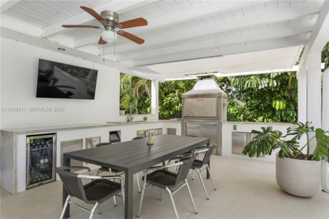 House in Miami, Florida 3 bedrooms, 237.64 sq.m. № 1997534 - photo 5