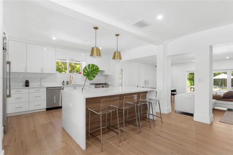 House in Miami, Florida 3 bedrooms, 237.64 sq.m. № 1997534 - photo 13