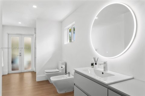 House in Miami, Florida 3 bedrooms, 237.64 sq.m. № 1997534 - photo 29