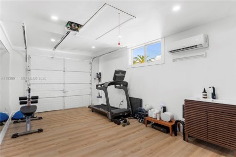 House in Miami, Florida 3 bedrooms, 237.64 sq.m. № 1997534 - photo 20