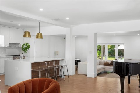 House in Miami, Florida 3 bedrooms, 237.64 sq.m. № 1997534 - photo 12