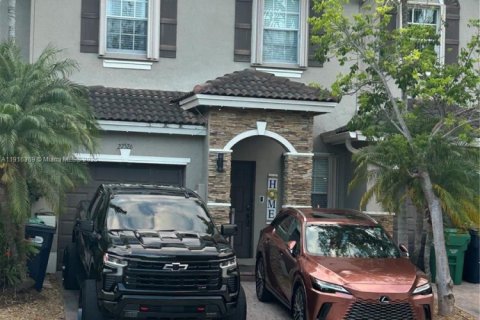 Adosado en venta en Cutler Bay, Florida, 3 dormitorios, 141.77 m2 № 1974468 - foto 3