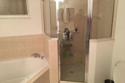 Adosado en venta en Cutler Bay, Florida, 3 dormitorios, 141.77 m2 № 1974468 - foto 11