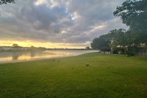 Adosado en venta en Cutler Bay, Florida, 3 dormitorios, 141.77 m2 № 1974468 - foto 4