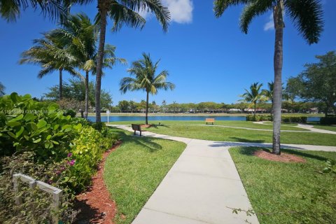 Adosado en venta en Cutler Bay, Florida, 3 dormitorios, 141.77 m2 № 1974468 - foto 19