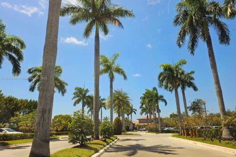 Adosado en venta en Cutler Bay, Florida, 3 dormitorios, 141.77 m2 № 1974468 - foto 1