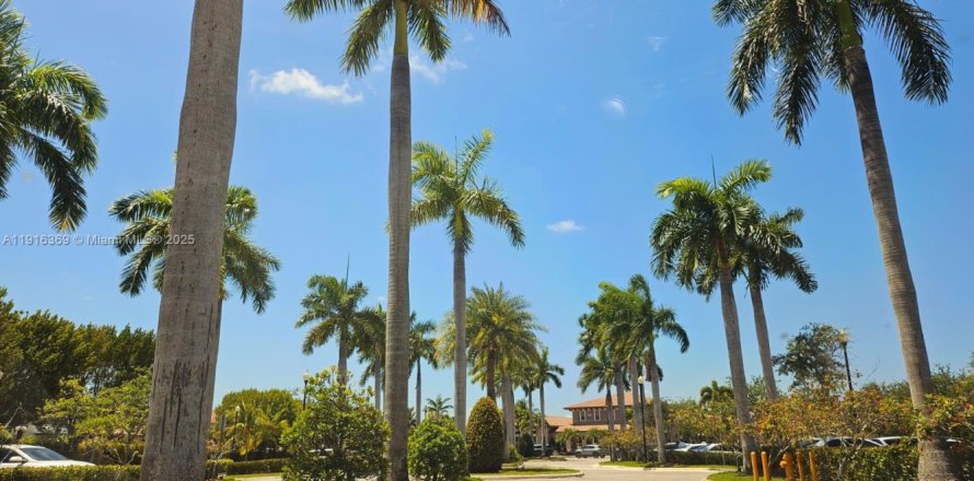 Adosado en Cutler Bay, Florida 3 dormitorios, 141.77 m2 № 1974468