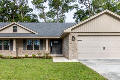 House in Crestview, Florida 4 bedrooms, 168.15 sq.m. № 559830 - photo 1