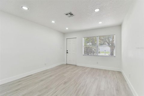 Casa en venta en Tampa, Florida, 4 dormitorios, 134.89 m2 № 1784317 - foto 21