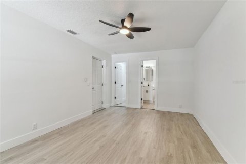 Casa en venta en Tampa, Florida, 4 dormitorios, 134.89 m2 № 1784317 - foto 10