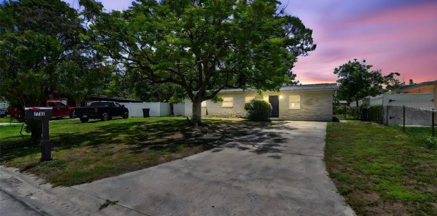 Casa en Tampa, Florida 4 dormitorios, 134.89 m2 № 1784317