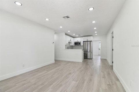 Casa en venta en Tampa, Florida, 4 dormitorios, 134.89 m2 № 1784317 - foto 19