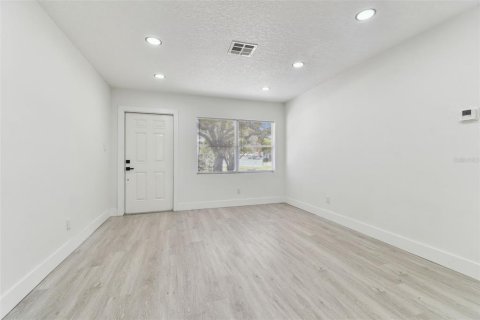 Casa en venta en Tampa, Florida, 4 dormitorios, 134.89 m2 № 1784317 - foto 22