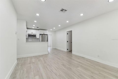 Casa en venta en Tampa, Florida, 4 dormitorios, 134.89 m2 № 1784317 - foto 20