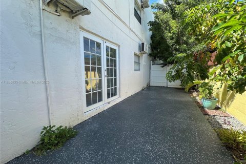 Снять в аренду квартиру в Форт-Лодердейл, Флорида 1 спальня, № 1933374 - фото 9