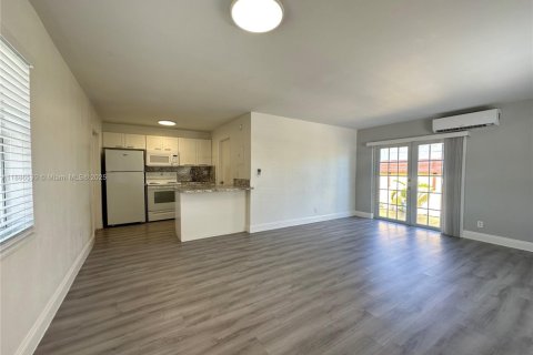 Снять в аренду квартиру в Форт-Лодердейл, Флорида 1 спальня, № 1933374 - фото 1