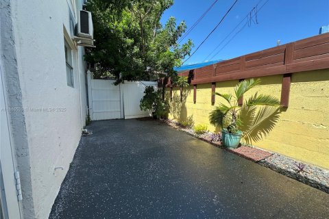 Снять в аренду квартиру в Форт-Лодердейл, Флорида 1 спальня, № 1933374 - фото 11