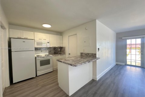Снять в аренду квартиру в Форт-Лодердейл, Флорида 1 спальня, № 1933374 - фото 3