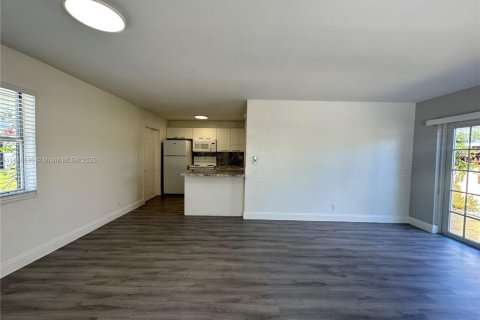 Снять в аренду квартиру в Форт-Лодердейл, Флорида 1 спальня, № 1933374 - фото 2