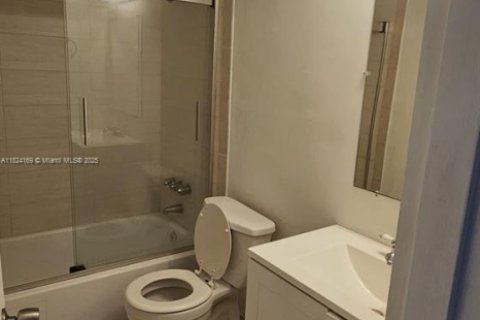 Condo in North Miami Beach, Florida, 2 bedrooms  № 1790155 - photo 8