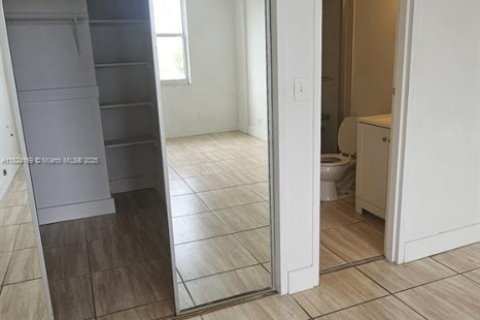 Condo in North Miami Beach, Florida, 2 bedrooms  № 1790155 - photo 6