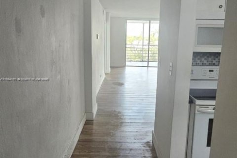 Condo in North Miami Beach, Florida, 2 bedrooms  № 1790155 - photo 4