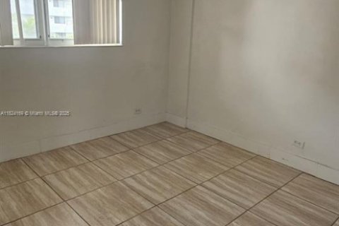 Condo in North Miami Beach, Florida, 2 bedrooms  № 1790155 - photo 9