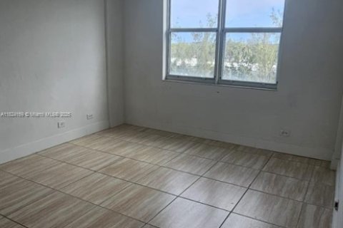Condo in North Miami Beach, Florida, 2 bedrooms  № 1790155 - photo 5