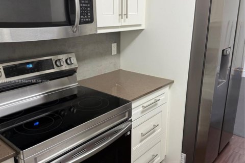 Copropriété à louer à Miami, Floride: 2 chambres, 105.91 m2 № 1964281 - photo 4