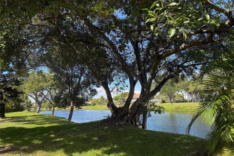 Copropriété à louer à Miami, Floride: 2 chambres, 105.91 m2 № 1964281 - photo 2