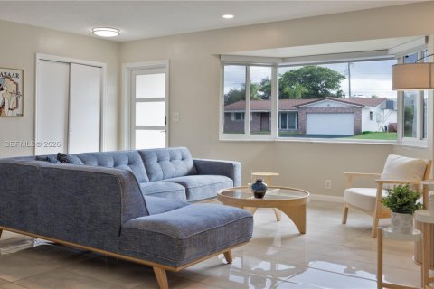House in Hollywood, Florida 3 bedrooms, 166.2 sq.m. № 2071992 - photo 5