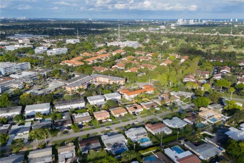 House in Hollywood, Florida 3 bedrooms, 166.2 sq.m. № 2071992 - photo 30