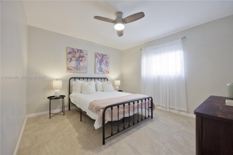 House in Hollywood, Florida 3 bedrooms, 166.2 sq.m. № 2071992 - photo 17
