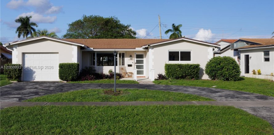 House in Hollywood, Florida 3 bedrooms, 166.2 sq.m. № 2071992