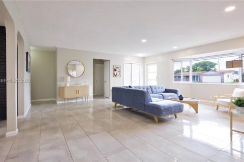 House in Hollywood, Florida 3 bedrooms, 166.2 sq.m. № 2071992 - photo 6