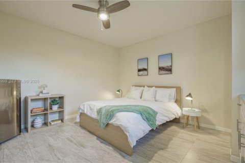 House in Hollywood, Florida 3 bedrooms, 166.2 sq.m. № 2071992 - photo 25