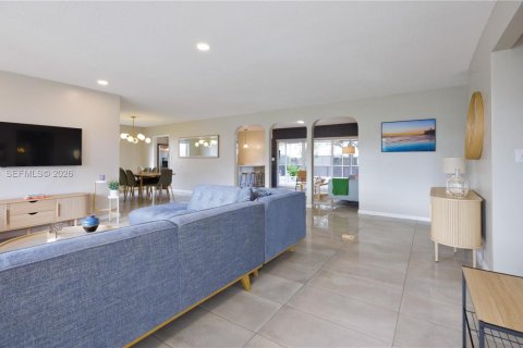House in Hollywood, Florida 3 bedrooms, 166.2 sq.m. № 2071992 - photo 3