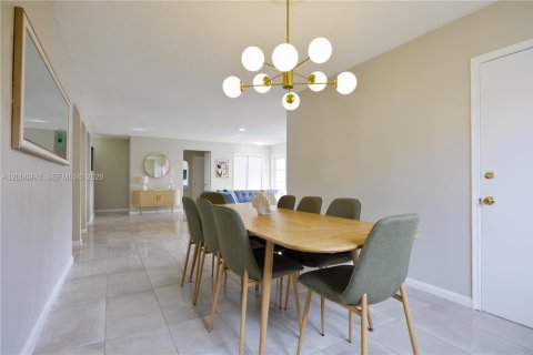 House in Hollywood, Florida 3 bedrooms, 166.2 sq.m. № 2071992 - photo 14