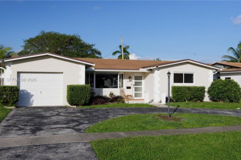 House in Hollywood, Florida 3 bedrooms, 166.2 sq.m. № 2071992 - photo 28
