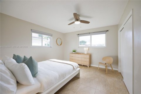 House in Hollywood, Florida 3 bedrooms, 166.2 sq.m. № 2071992 - photo 20
