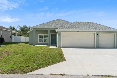 House in Ocala, Florida 4 bedrooms, 172.61 sq.m. № 1898565 - photo 1